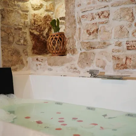 Dimora Di Sasso - Relax Ed Eleganza Nel Cuore Della Puglia Bed & Breakfast